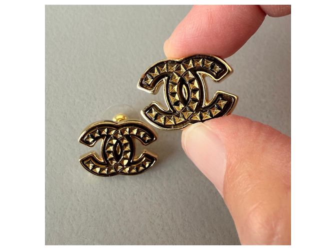Chanel Boucles d'oreilles CC Métal Doré - vue 9