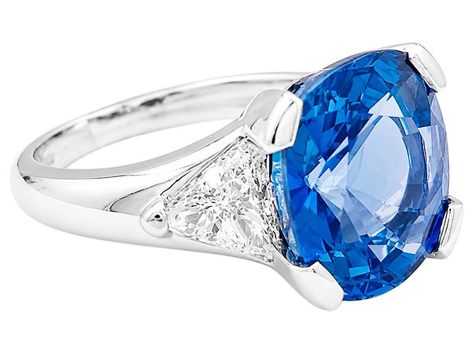 Autre Marque Platinring mit Cushion-Saphir und Dreiecksdiamanten. - Ansicht 3