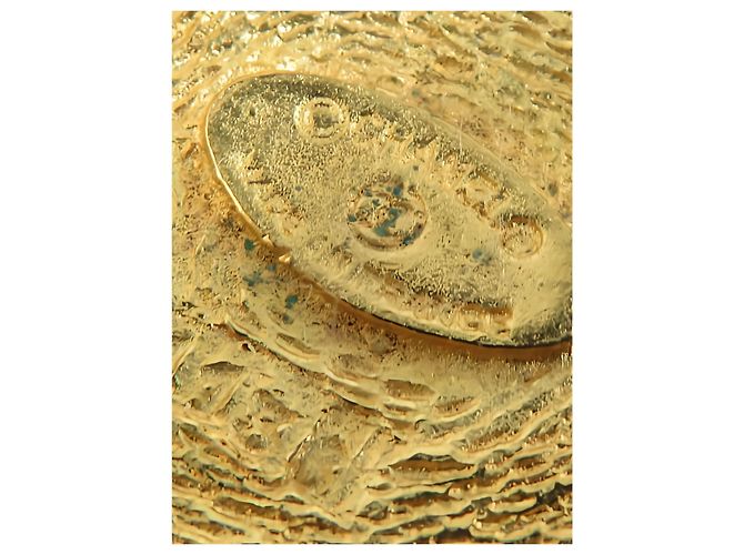 Broche redondo Chanel CC Gold Plated - vista 3