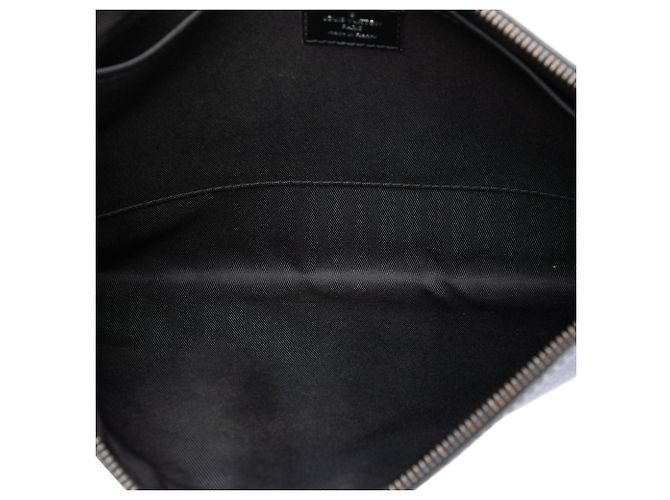 Borsa a pochette Louis Vuitton Monogram Eclipse Discovery Pochette GM nera - vista 4
