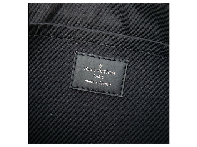 Borsa a pochette Louis Vuitton Monogram Eclipse Discovery Pochette GM nera - vista 5