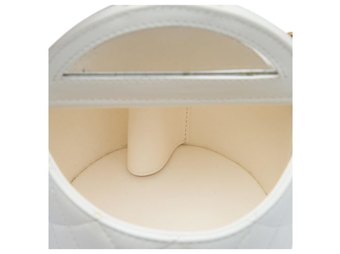 Borsa vanity rotonda Chanel CC in pelle di agnello matelassé bianca con manico superiore e catena - vista 4