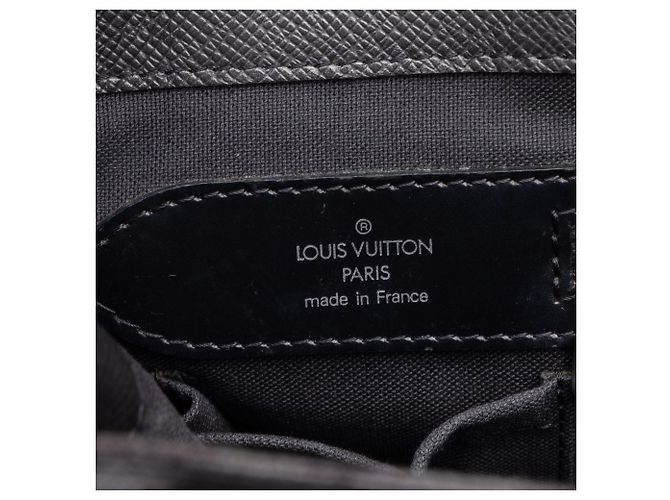 Sac Business Louis Vuitton Taiga Kasbek PM Noir - vue 5