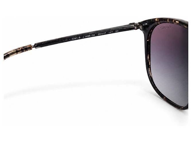 Chanel, Gafas de sol con estampado gráfico y strass - vista 8