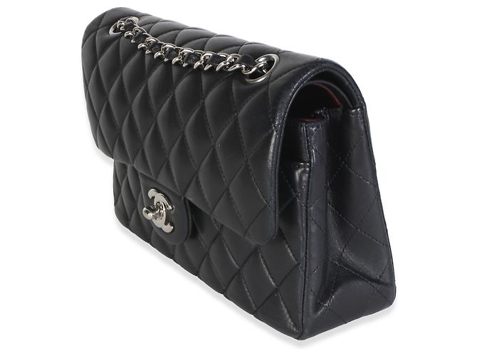 Gabrielle Chanel Small Classic Double Flap Bag aus schwarzem gestepptem Lammleder - Ansicht 3