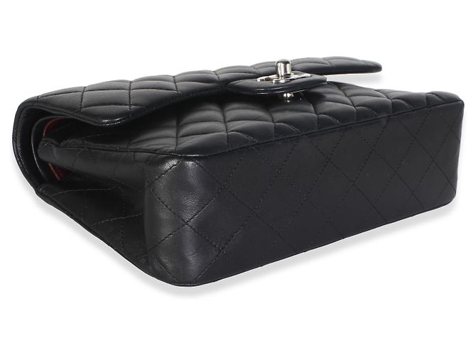 Gabrielle Chanel Small Classic Double Flap Bag aus schwarzem gestepptem Lammleder - Ansicht 7