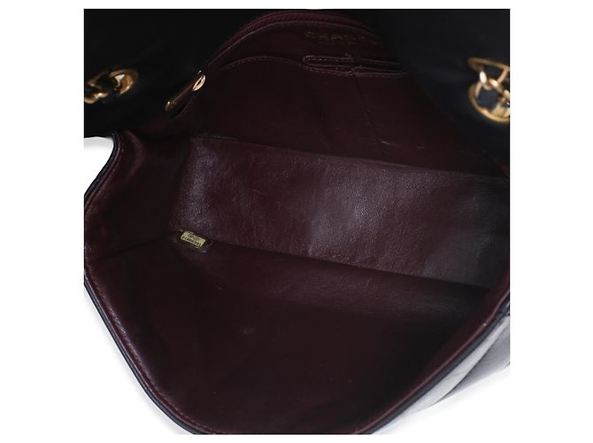 Gabrielle Borsa Chanel Medium Paris-Seoul Pagoda in pelle d'agnello nera chevron - vista 5