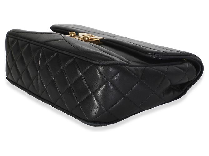 Gabrielle Borsa Chanel Medium Paris-Seoul Pagoda in pelle d'agnello nera chevron - vista 6