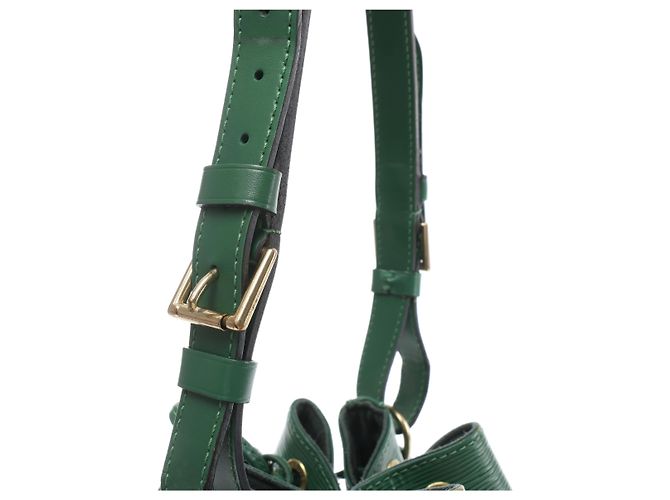 Borsa a tracolla Louis Vuitton Noe in pelle Epi Verde M44004 - vista 11