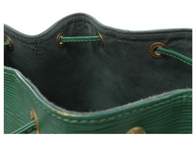 Borsa a tracolla Louis Vuitton Noe in pelle Epi Verde M44004 - vista 13