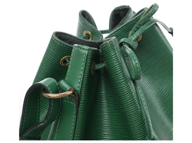 Borsa a tracolla Louis Vuitton Noe in pelle Epi Verde M44004 - vista 4