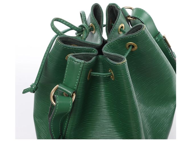 Borsa a tracolla Louis Vuitton Noe in pelle Epi Verde M44004 - vista 6