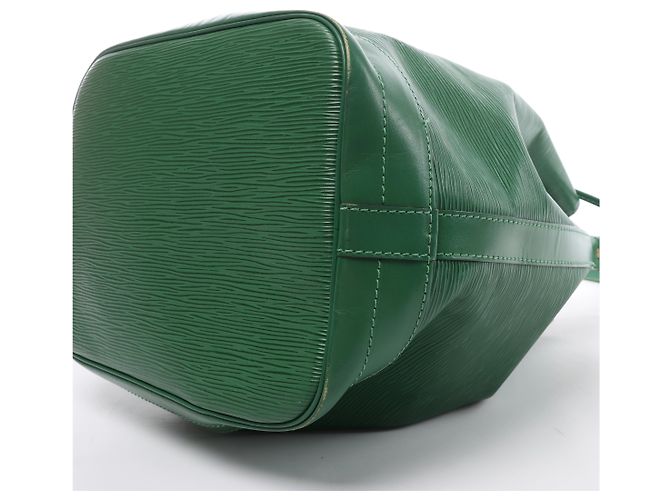 Borsa a tracolla Louis Vuitton Noe in pelle Epi Verde M44004 - vista 8