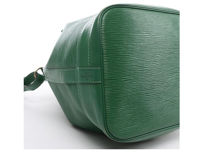 Borsa a tracolla Louis Vuitton Noe in pelle Epi Verde M44004 - vista 9