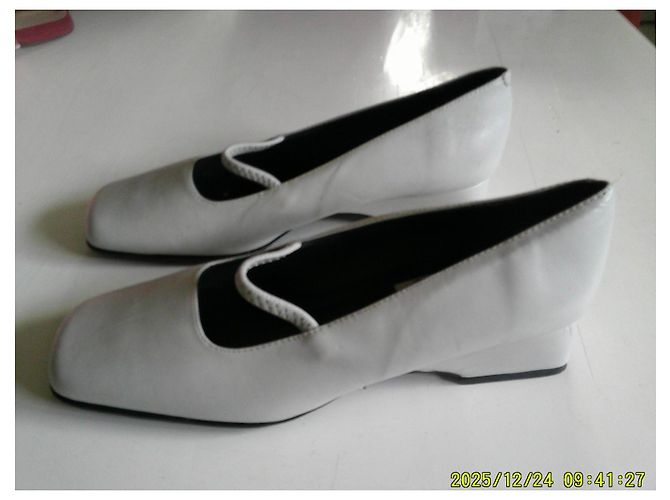 Autre Marque Loris Pearl Grey Leather Block Heel Pumps - view 3