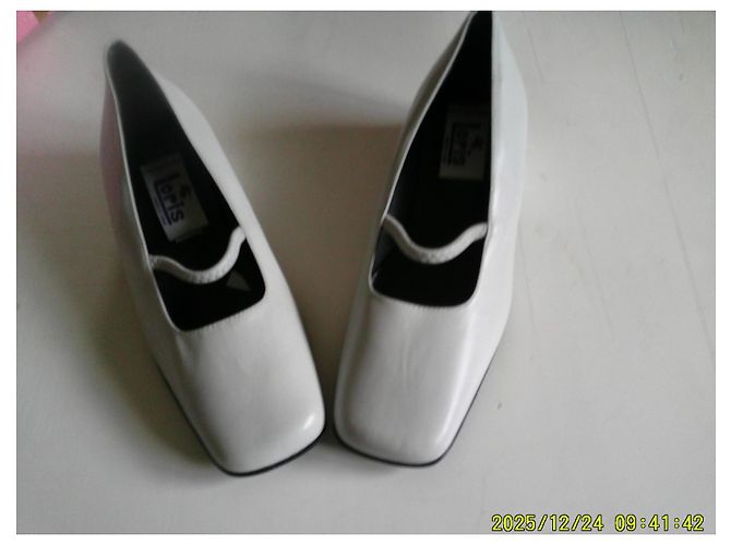 Autre Marque Loris Pearl Grey Leather Block Heel Pumps - view 5
