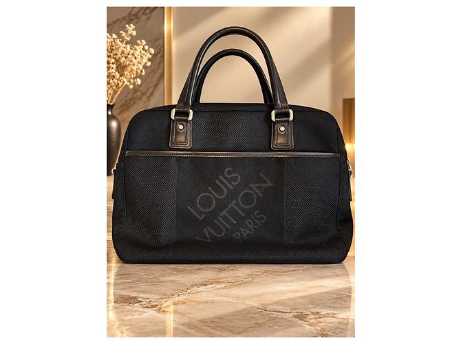 Louis Vuitton Keepall Bandoulière 55 Monogram Eclipse Black - view 4
