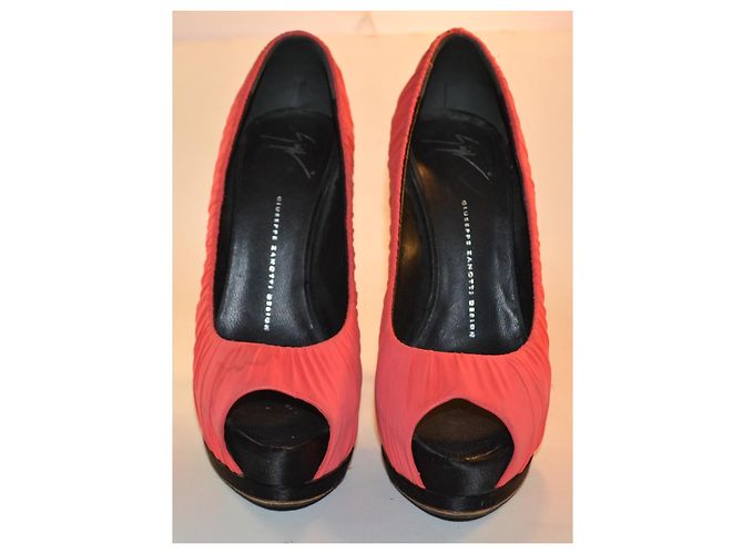 Giuseppe Zanotti Décolleté in Pelle Corallo - vista 3
