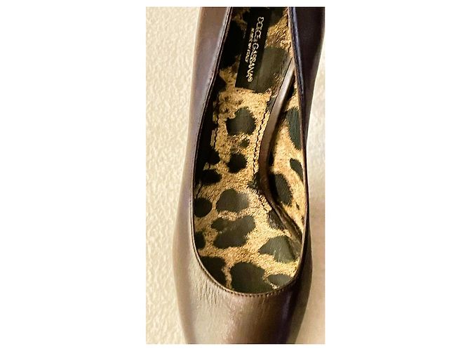 Dolce & Gabbana Braune Leder-Pumps mit Leopardenprint - Ansicht 7