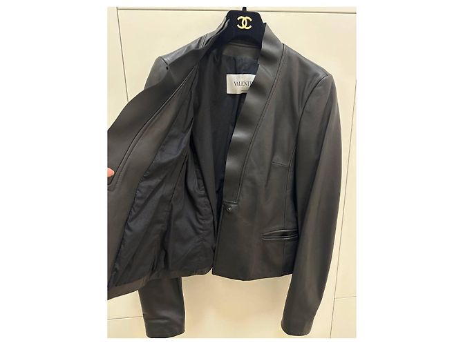 Blazer cropped aderente in pelle nera Valentino IT 42 usato - vista 2