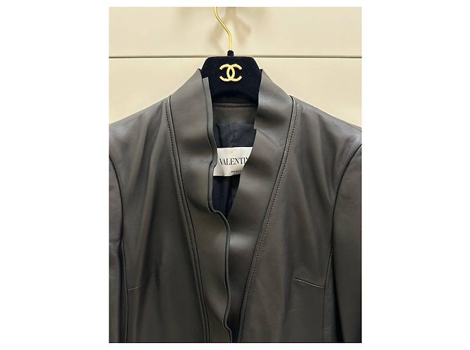 Blazer cropped aderente in pelle nera Valentino IT 42 usato - vista 5