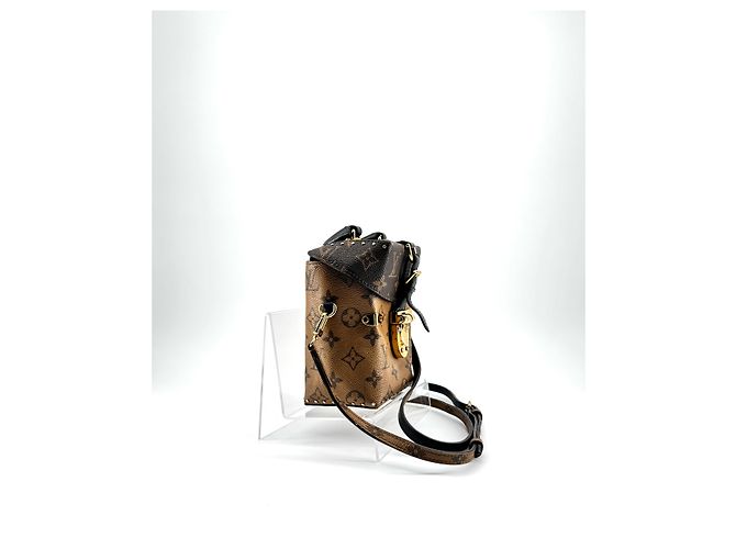 Louis Vuitton — Camera Box Monogram Reverse - vista 5