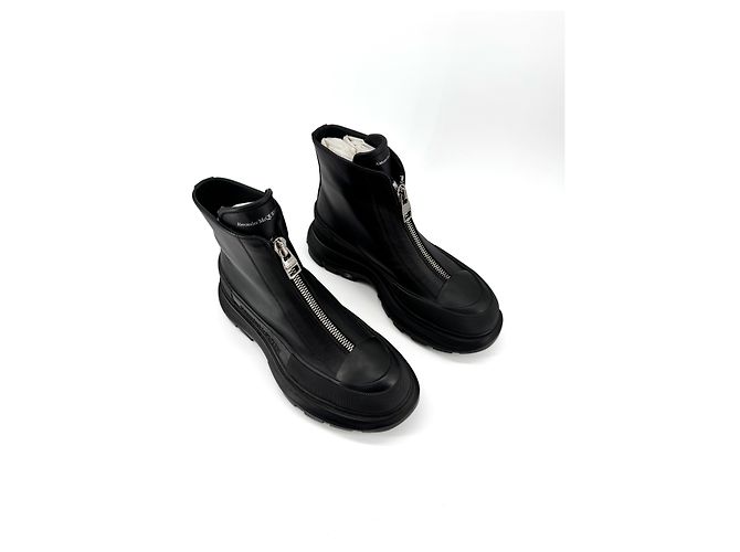 Alexander McQueen — Tread Slick Zip Boot, Cuir Noir - vista 10