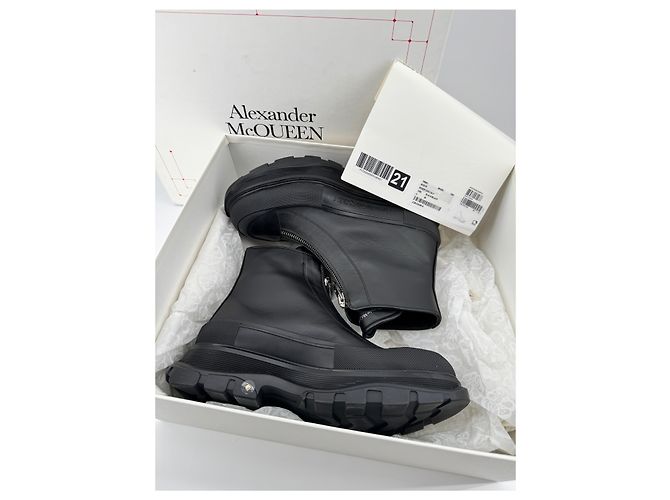 Alexander McQueen — Tread Slick Zip Boot, Cuir Noir - vista 12