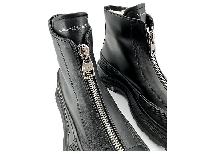 Alexander McQueen — Tread Slick Zip Boot, Cuir Noir - vista 2