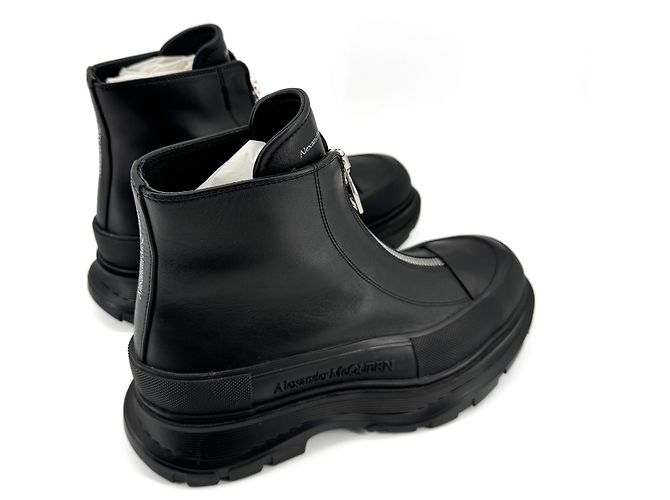 Alexander McQueen — Tread Slick Zip Boot, Cuir Noir - vista 4