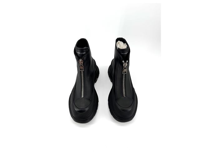 Alexander McQueen — Tread Slick Zip Boot, Cuir Noir - vista 9