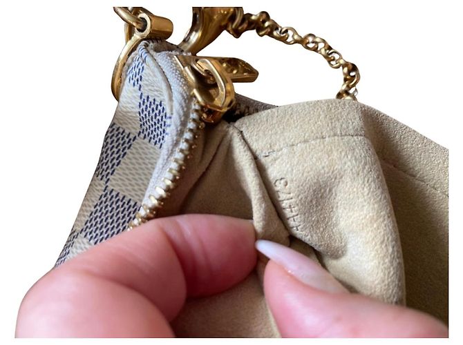 Louis Vuitton — Pochette Mila PM, Damier Azur - vista 12