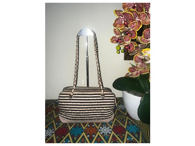 Chanel Bolso de hombro acolchado a rayas - vista 2