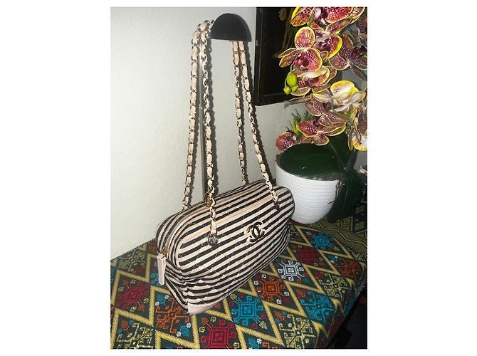 Chanel Bolso de hombro acolchado a rayas - vista 3