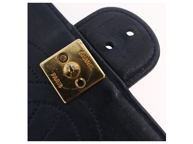 Borsa a tracolla CHANEL Matelasse con catena in pelle d'agnello nera e oro CC - vista 29