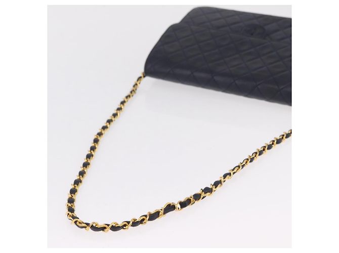 Borsa a tracolla CHANEL Matelasse con catena in pelle d'agnello nera e oro CC - vista 8