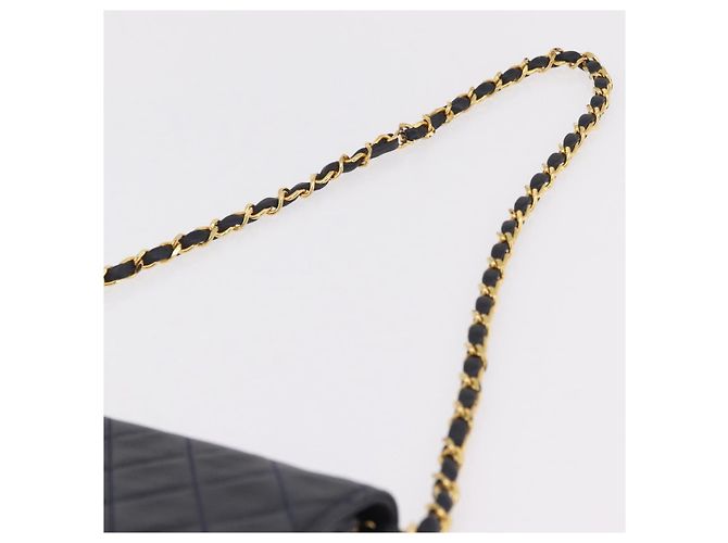 Borsa a tracolla CHANEL Matelasse con catena in pelle d'agnello nera e oro CC - vista 9