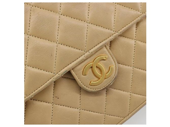 Borsa a tracolla CHANEL Matelasse 25 in pelle d'agnello beige con catena e CC dorati - vista 19