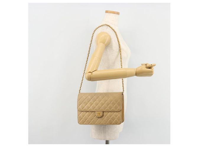 Borsa a tracolla CHANEL Matelasse 25 in pelle d'agnello beige con catena e CC dorati - vista 26