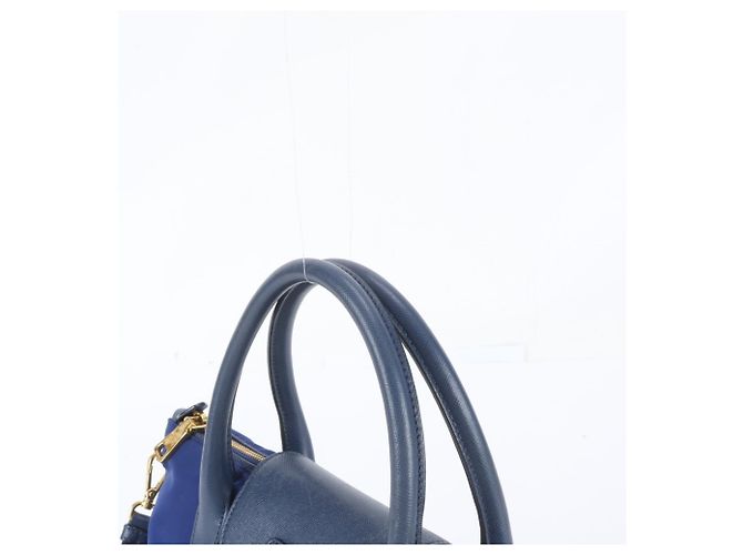 Bolsa de Ombro 2-Way Prada em Nylon Tessuto e Couro Saffiano - vista 2