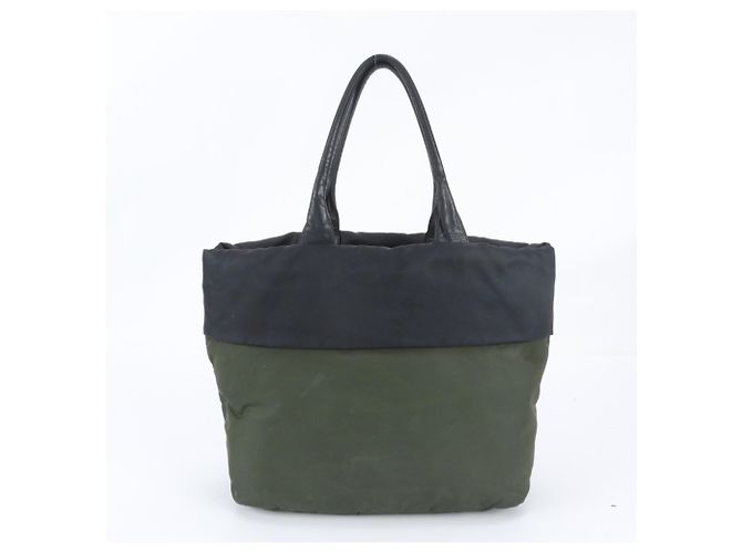 Tote Sac cabas Prada en nylon Tessuto avec logo triangle en cuir - vue 3