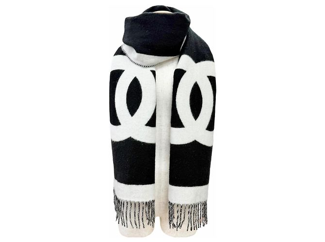 Sciarpa lunga bicolore con frange in cashmere Chanel - vista 2