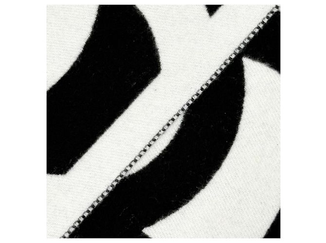 Sciarpa lunga bicolore con frange in cashmere Chanel - vista 4