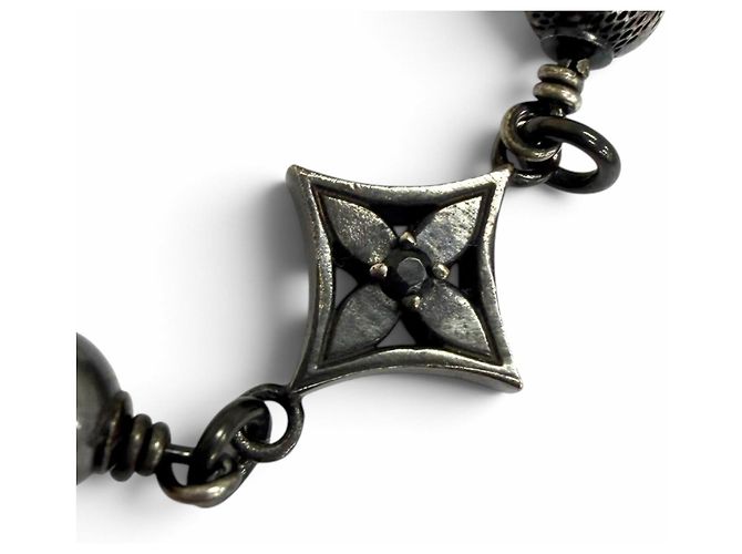 Pulseira com Pingente Gunmetal Louis Vuitton - vista 5