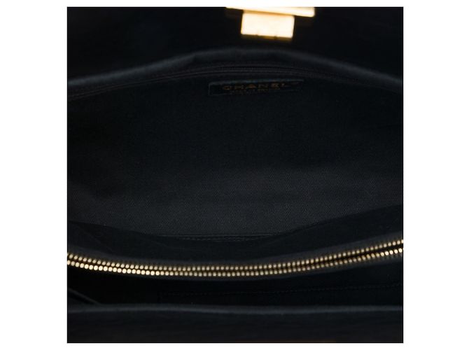 Bolso Tote Chanel Reissue 2.55 de piel de becerro acolchada negra - vista 4
