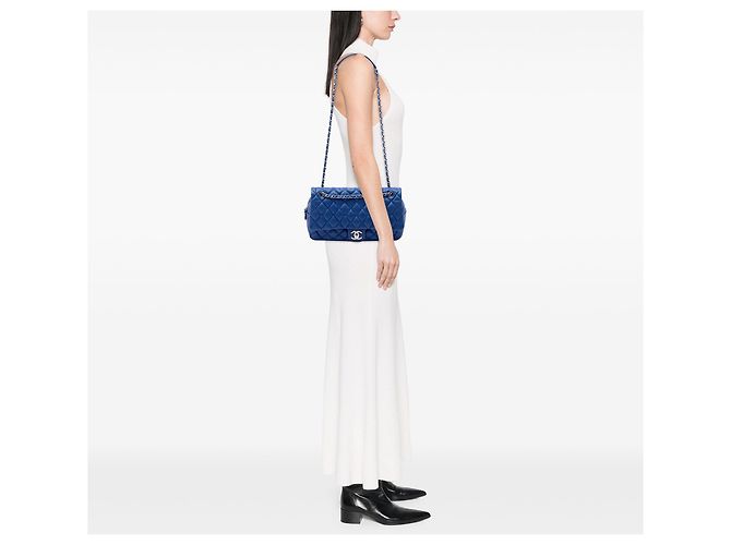 Chanel Blue Jumbo Quilted Caviar Easy Flap - vue 6
