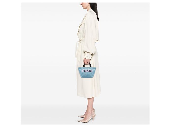 Fendi Mini Denim Tote in Blau mit gesticktem Logo - Ansicht 5