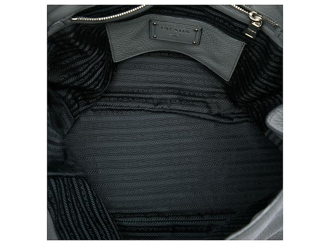 Sac cabas convertible ouvert Prada en Vitello Daino gris - vue 4