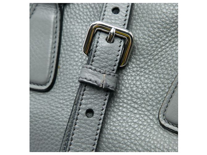 Sac cabas convertible ouvert Prada en Vitello Daino gris - vue 5