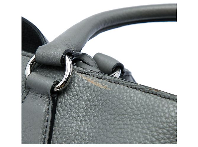 Sac cabas convertible ouvert Prada en Vitello Daino gris - vue 6